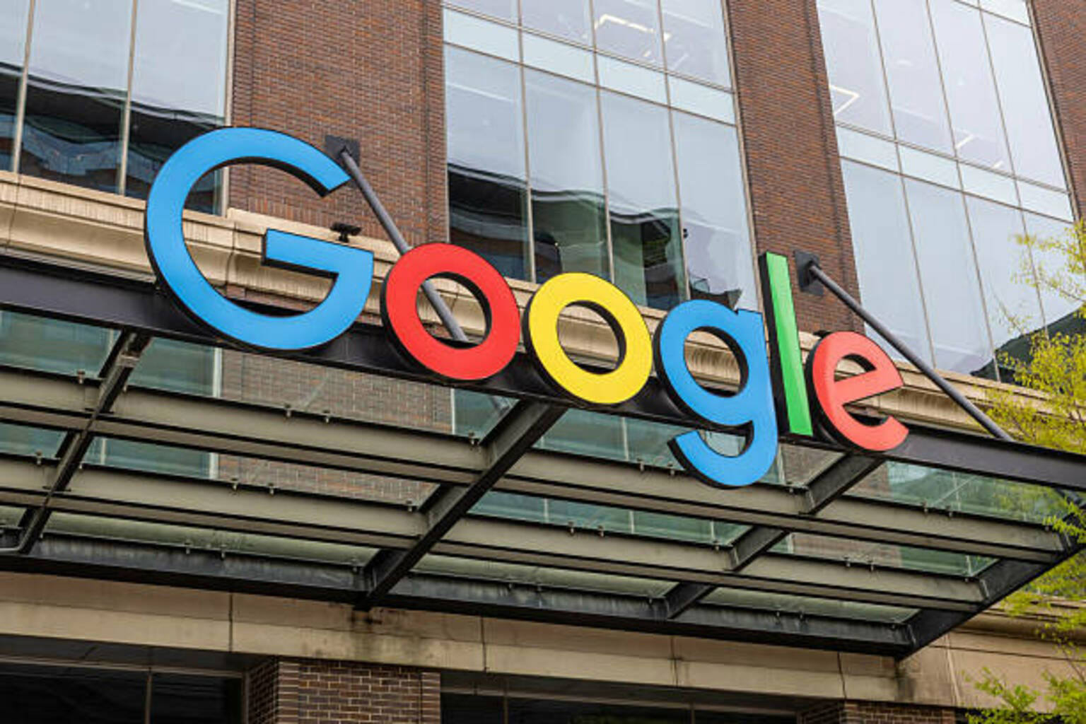 Google to Launch New Screenless Fitbit Band